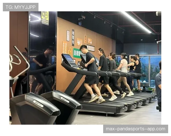 冯彦哲这训练强度，凌晨四点健身房打卡是认真的？