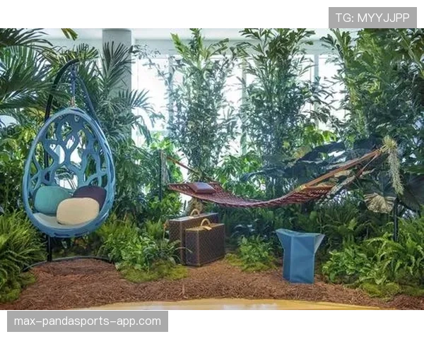 刷到罗纳尔迪尼奥家居片段——沙发上随手丢的那串金链子能买我家车